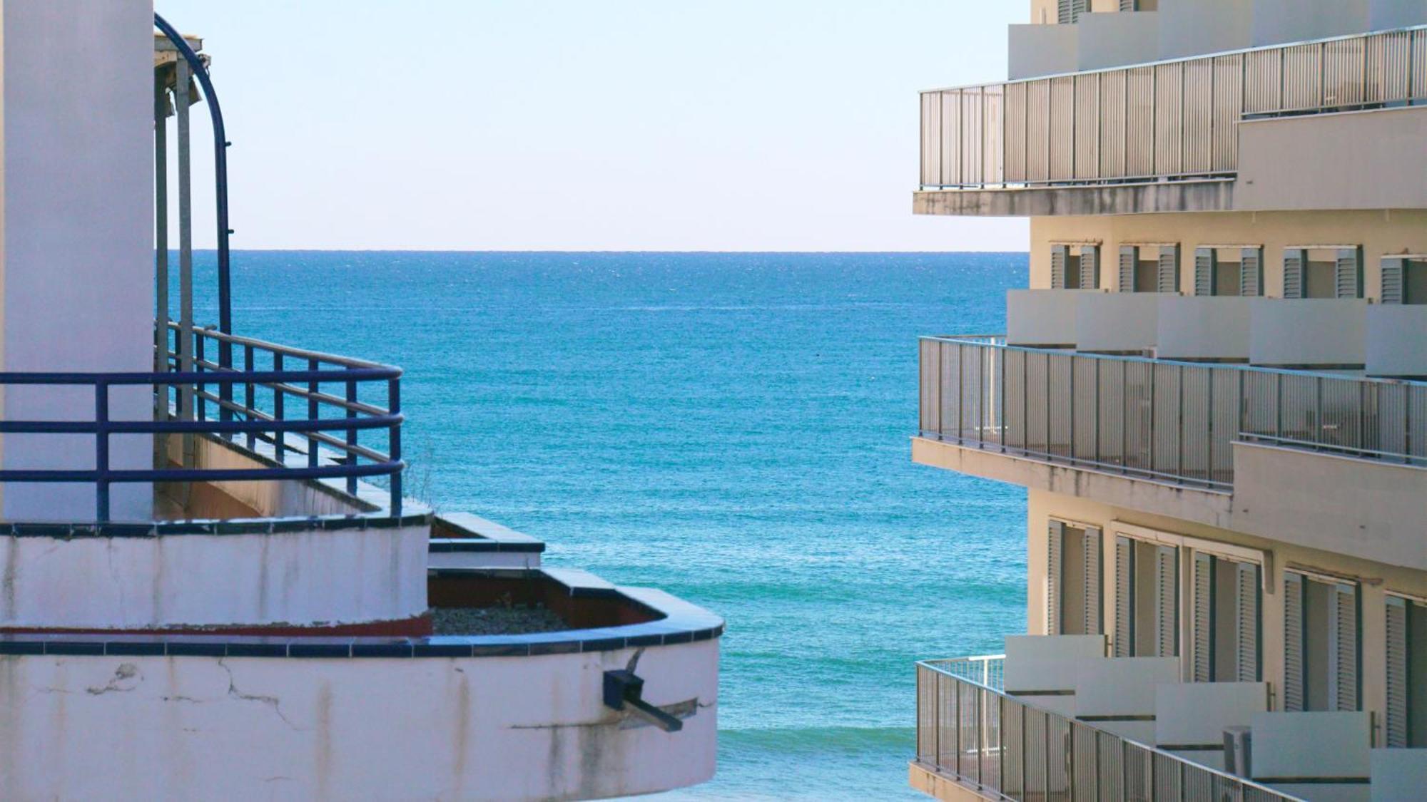 Beachstyle Penthouse By Hello Homes Сиджес Экстерьер фото